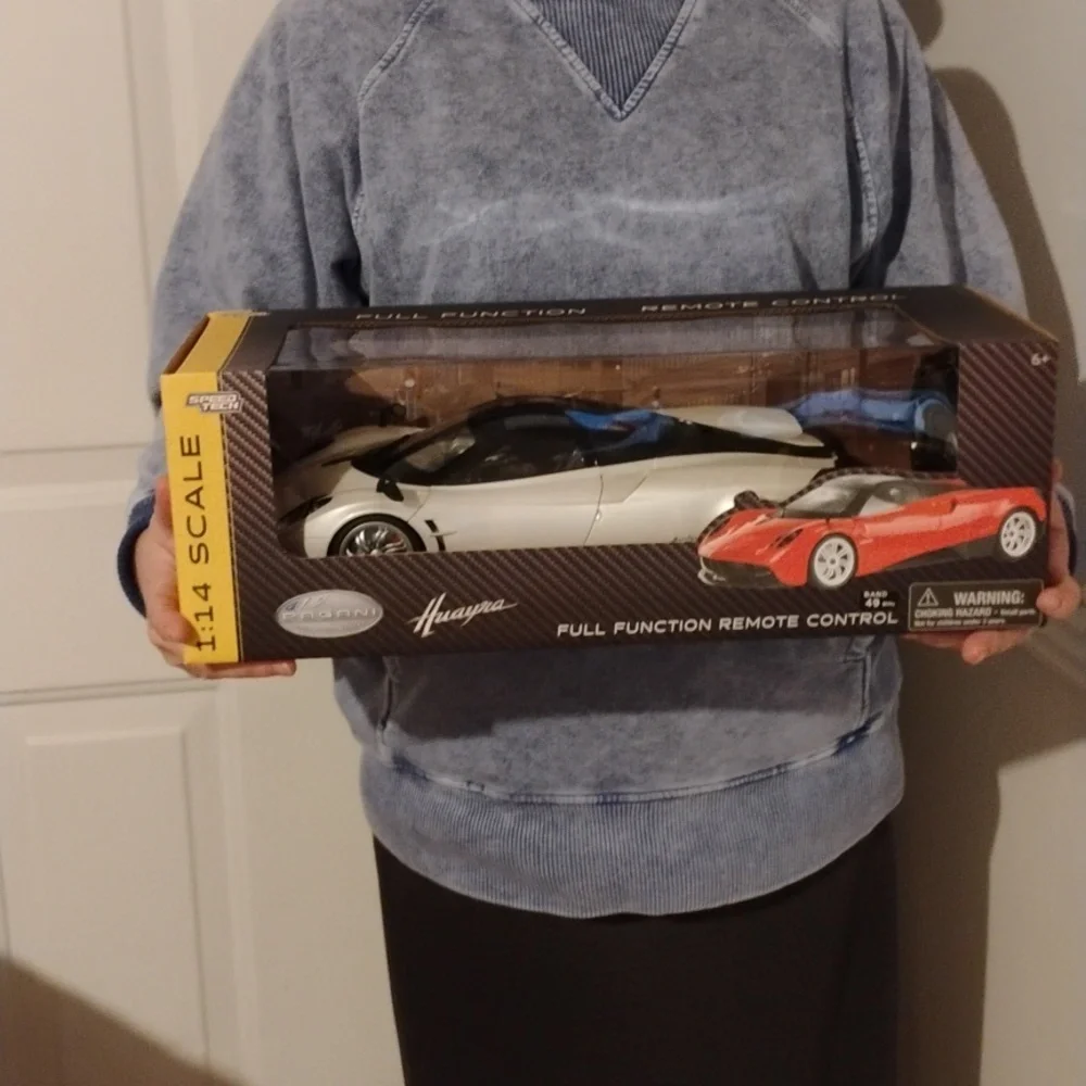 (A-4) NWT Pagani Huayra R/C Scale 1:14 Pearl White Sport Car Large